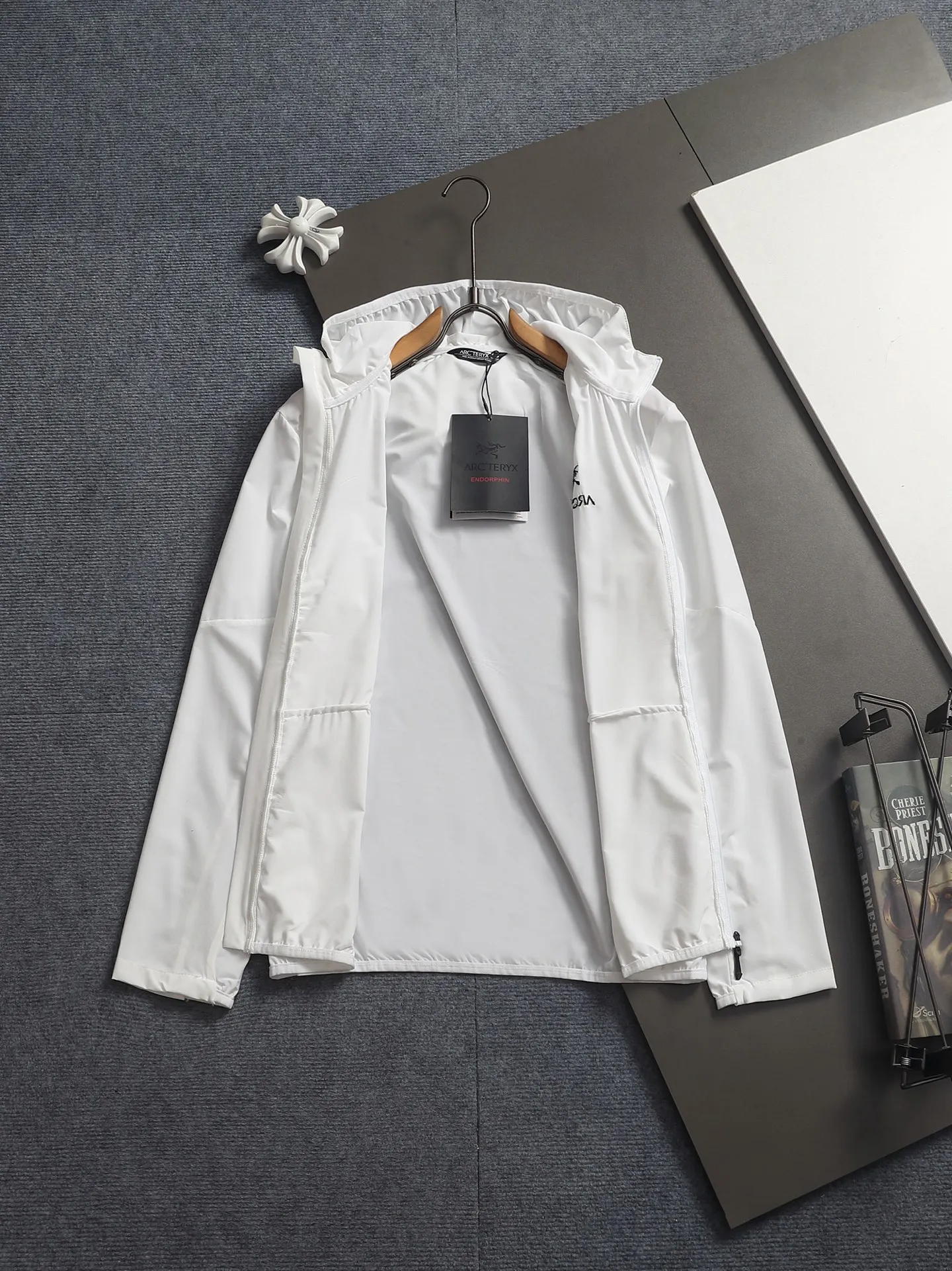 Arcteryx ARC'TERYX ， + ， ！ ✅ • Classic Black： ， ， • ： ， ， • ： ， ， • ： ， ， ✅ • ， • Breathable， ， • + ， • ： Logo ✅ Versatile 、 、leggings ！ 、 、 、 ， N ！ / / ！ ：Black White Blue Gray Size：XS S M L